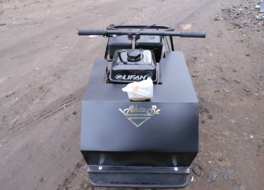 Мотобуксировщик AhtaR Зима 15 л/с с вариатором в Новоуральске