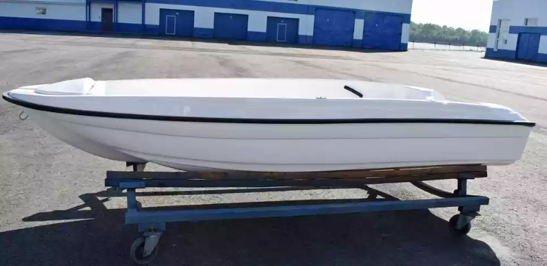 Стеклопластиковая лодка Пингвин (тримаран) в Новоуральске