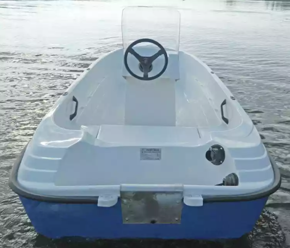 Стеклопластиковая лодка Пингвин с консолью (тримаран) в Новоуральске