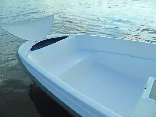 Стеклопластиковая лодка Пингвин с консолью (тримаран) в Новоуральске