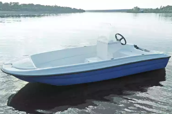 Стеклопластиковая лодка Пингвин с консолью (тримаран) в Новоуральске
