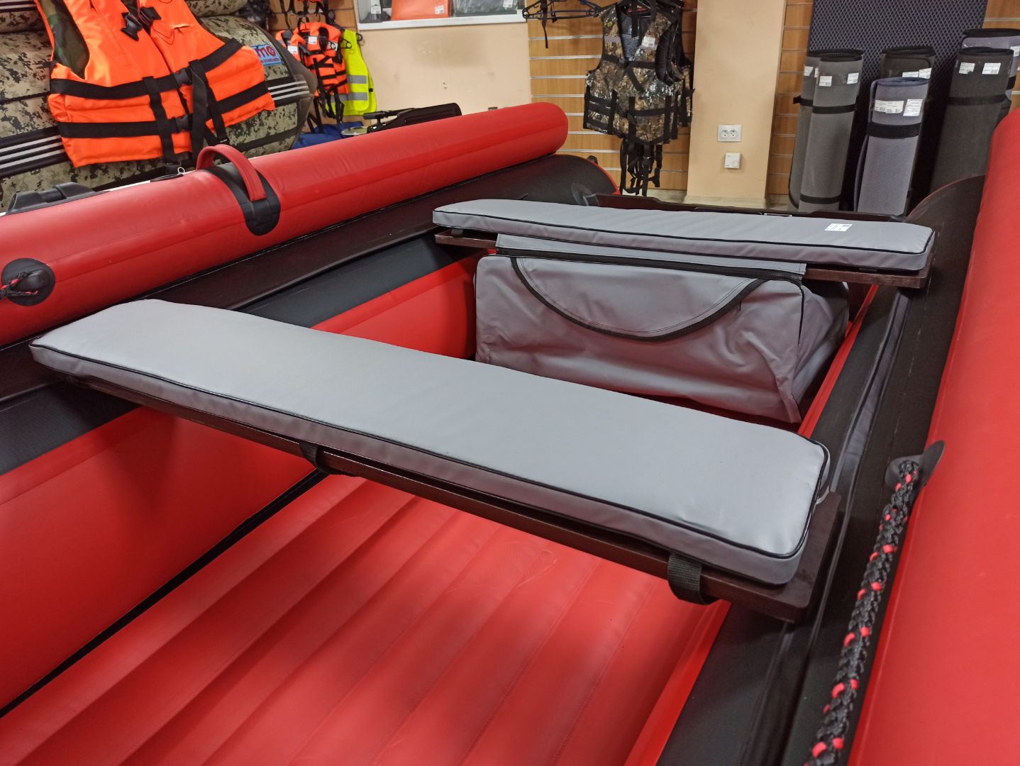 КОМПЛЕКТ МЯГКИХ НАКЛАДОК С СУМКОЙ ДЛЯ ЛОДОК 110Х20 СЕРЫЙ в Новоуральске