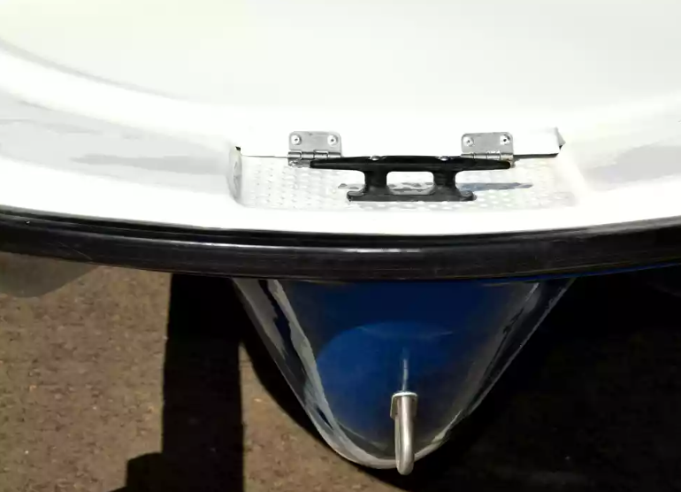 Стеклопластиковая лодка Пингвин с консолью (тримаран) в Новоуральске