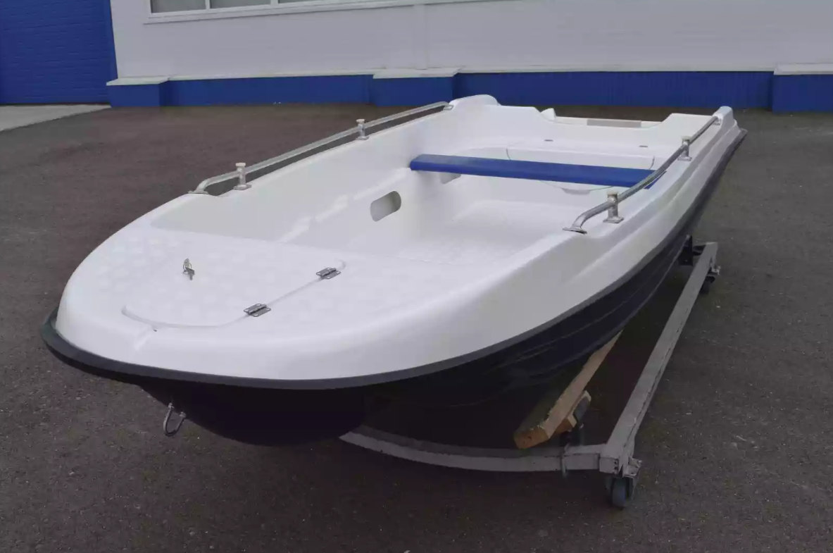 Стеклопластиковая лодка Пингвин New (тримаран) в Новоуральске