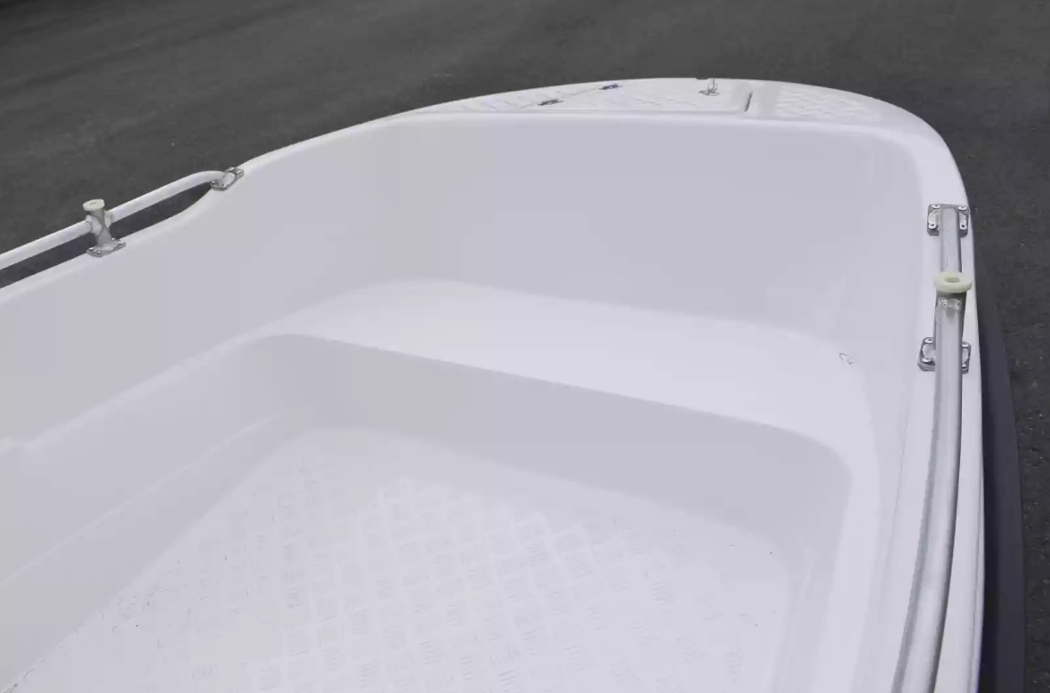 Стеклопластиковая лодка Пингвин New (тримаран) в Новоуральске