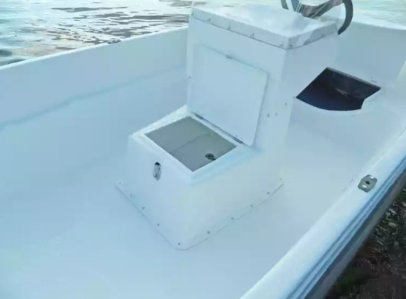 Стеклопластиковая лодка Пингвин с консолью (тримаран) в Новоуральске