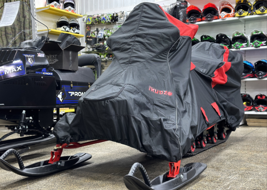 Чехол транспорт. снегохода IKUDZO HUNTER черно-красный Оксфорд ПРЕМИУМ качества с лого IKUDZO в Новоуральске