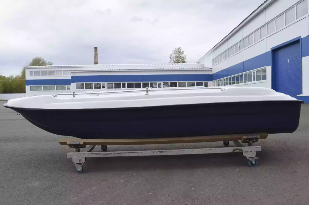 Стеклопластиковая лодка Пингвин New (тримаран) в Новоуральске